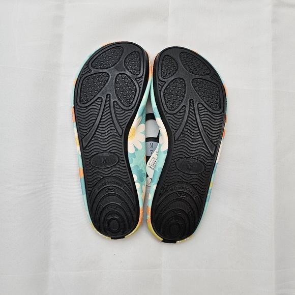 NWT, Ladies Floral Design Water Shoes Yellow, Aqua Multi Color Women's Size 6-10 - Picture 5 of 11